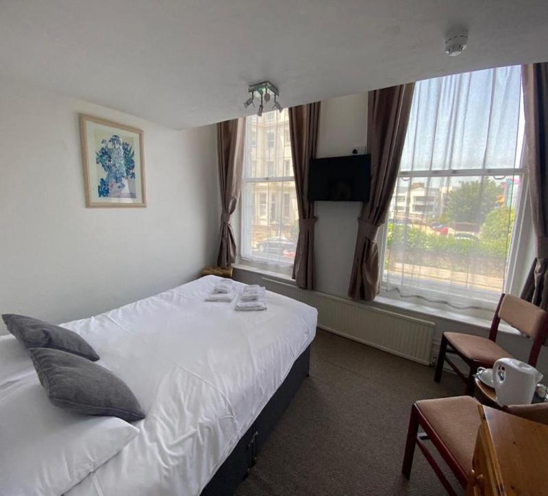 Carlton Court Hotel image