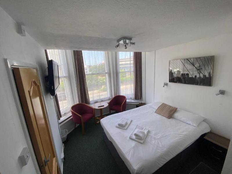 Carlton Court Hotel image