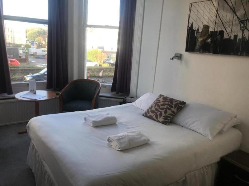 Carlton Court Hotel image