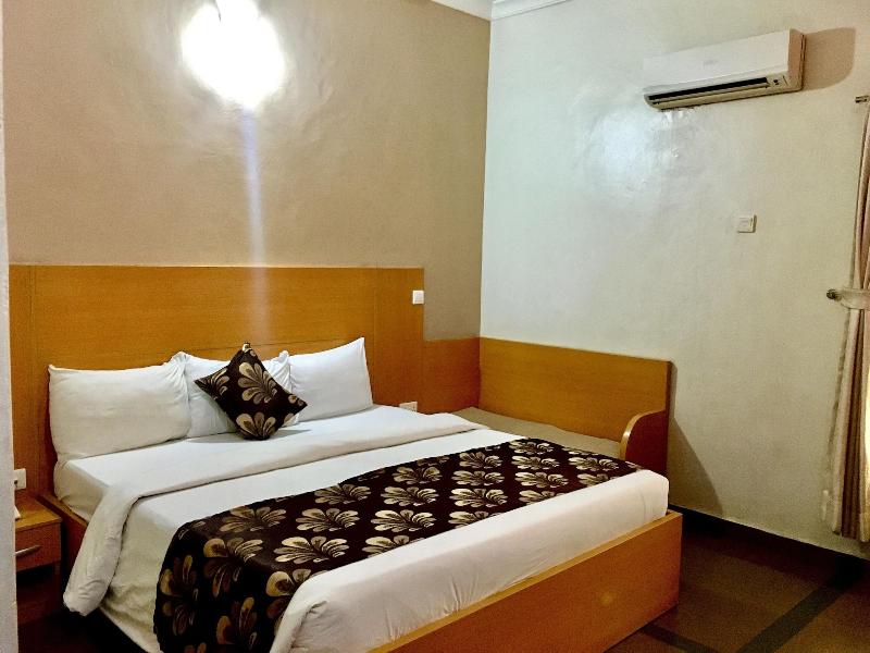 Beij Inn And Suites image