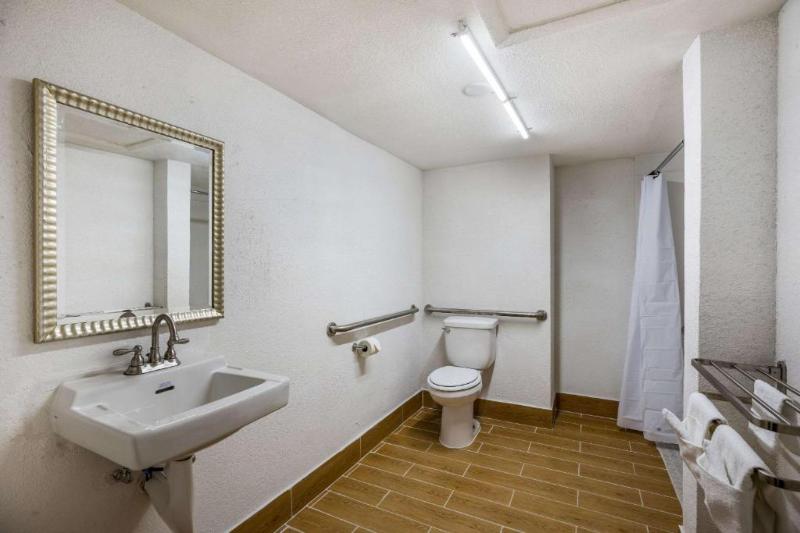 OYO Hotel Orlando Airport image