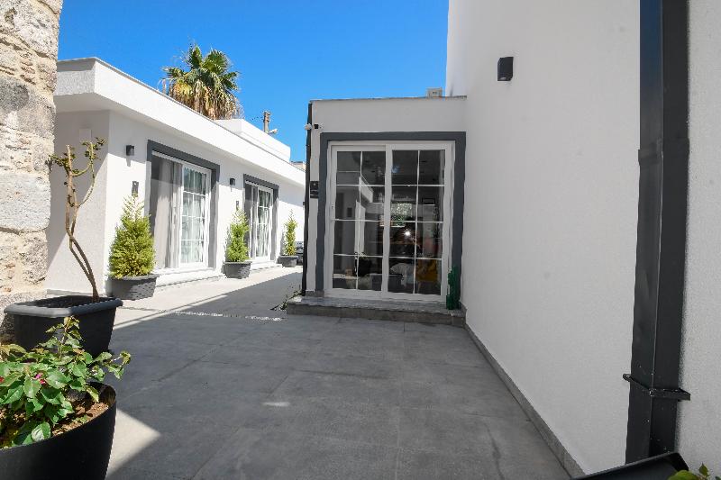 Swan Boutique Hotel image