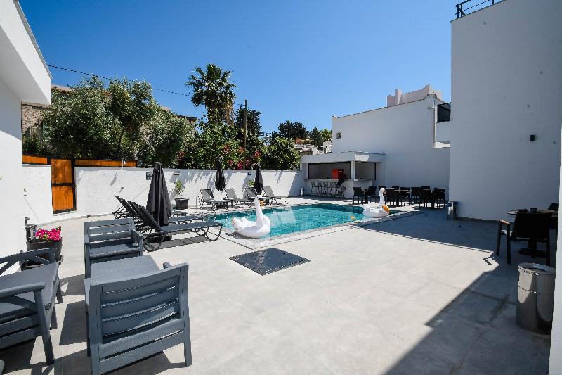 Swan Boutique Hotel image