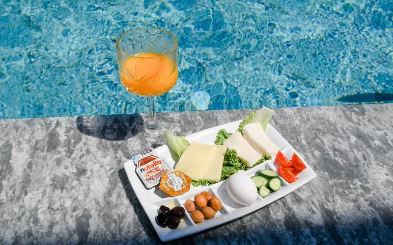 Swan Boutique Hotel image