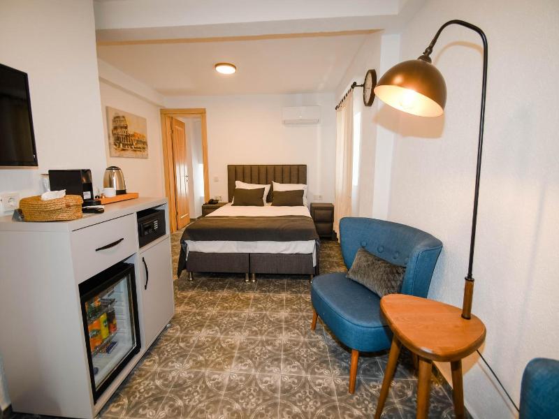 Swan Boutique Hotel image