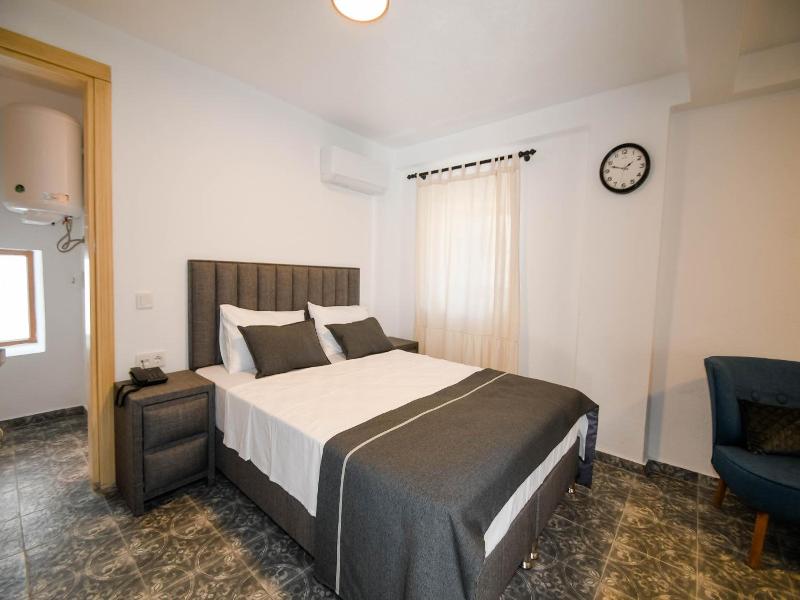 Swan Boutique Hotel image