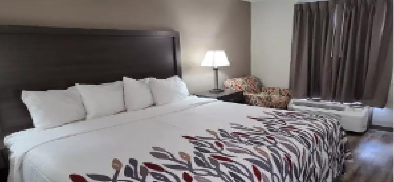 Red Roof Inn & Suites Duncan image