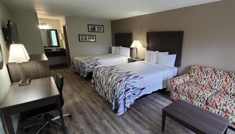 Red Roof Inn & Suites Duncan image