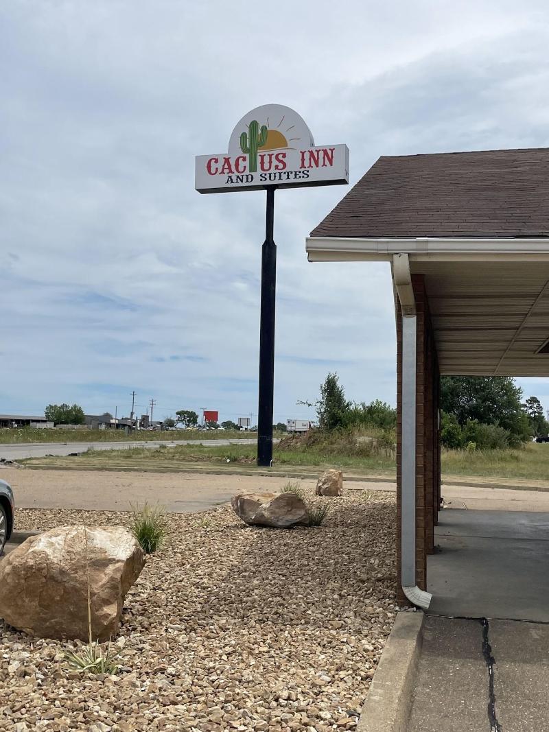 Cactus Inn & Suites — photo 2