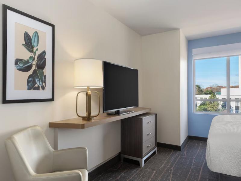 Holiday Inn & Suites Detroit - Troy image