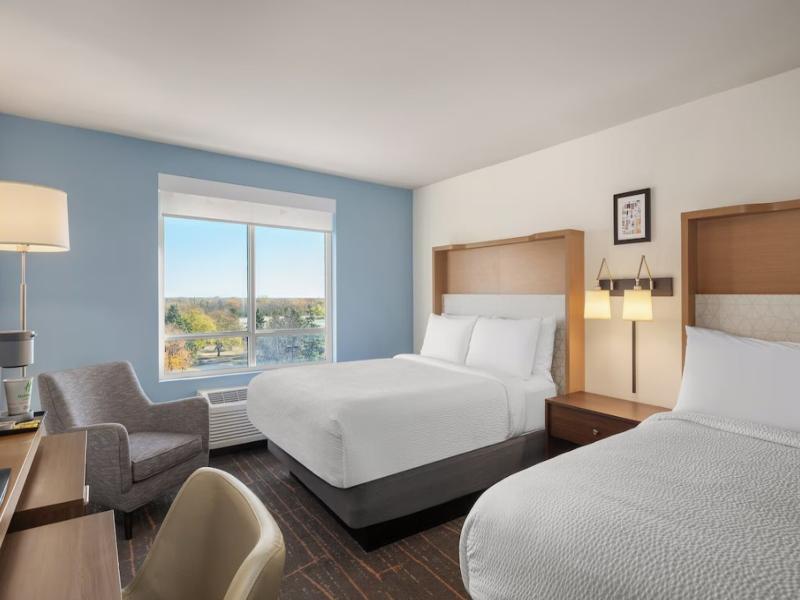 Holiday Inn & Suites Detroit - Troy image