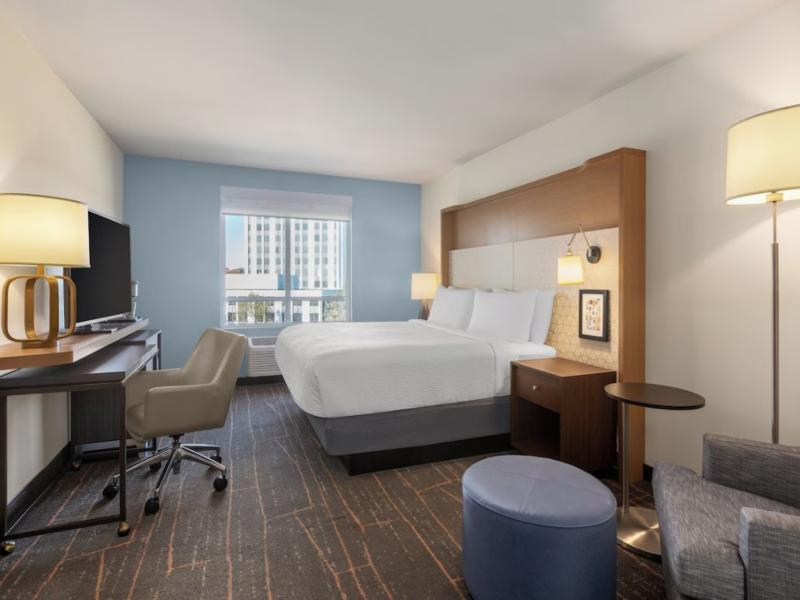 Holiday Inn & Suites Detroit - Troy image