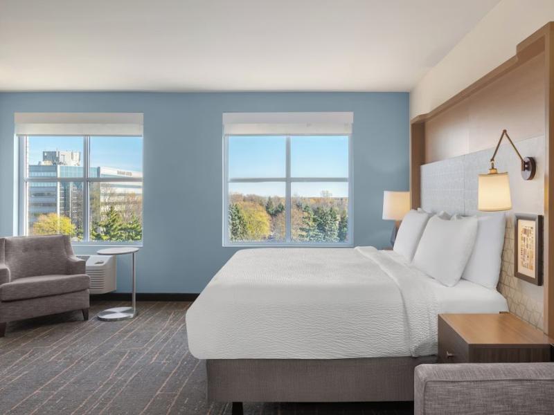 Holiday Inn & Suites Detroit - Troy image