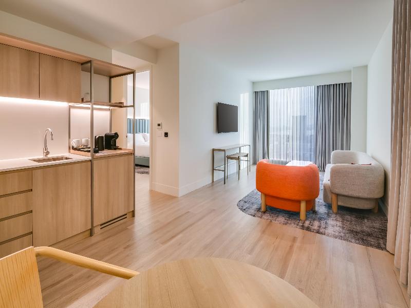 Holiday Inn Suites Geelong image