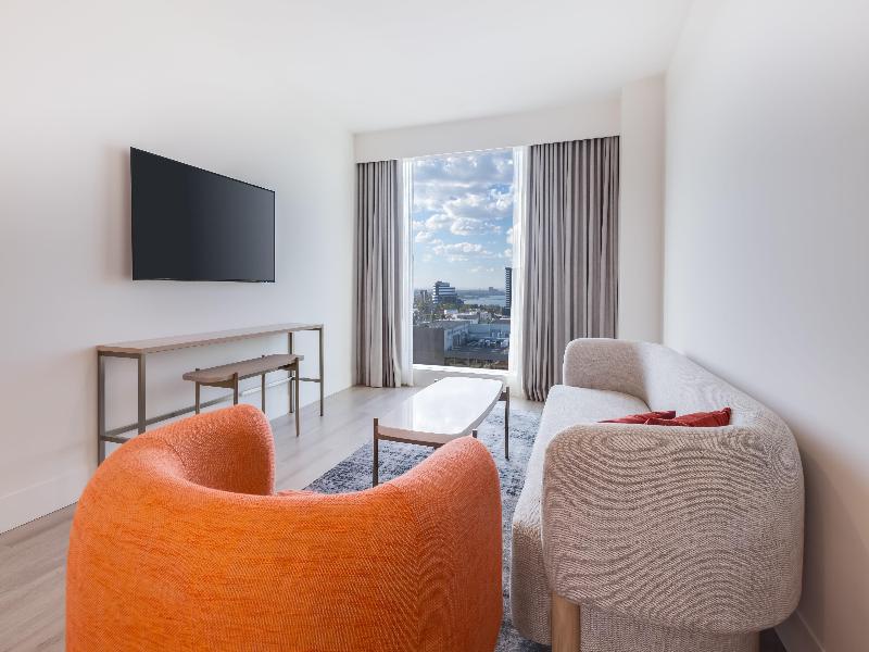 Holiday Inn Suites Geelong image
