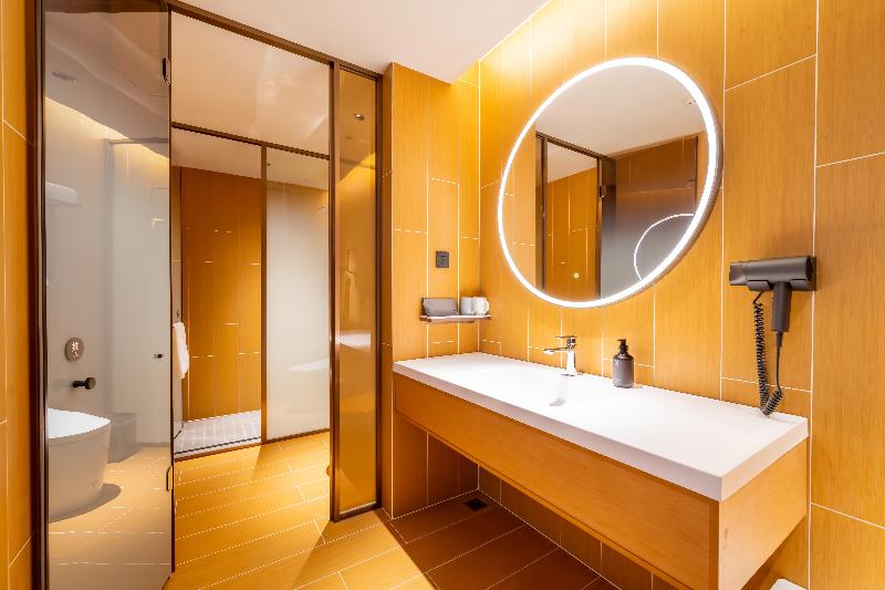Ji Hotel Lingyuan Tianyi Square image