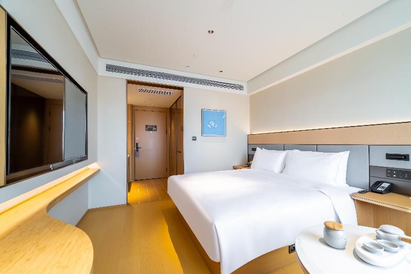 Ji Hotel Lingyuan Tianyi Square image