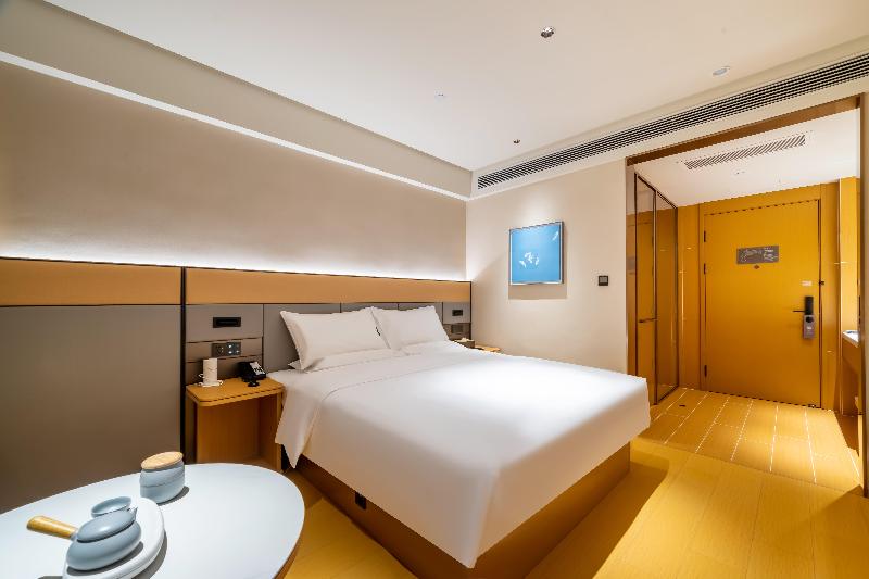 Ji Hotel Lingyuan Tianyi Square image