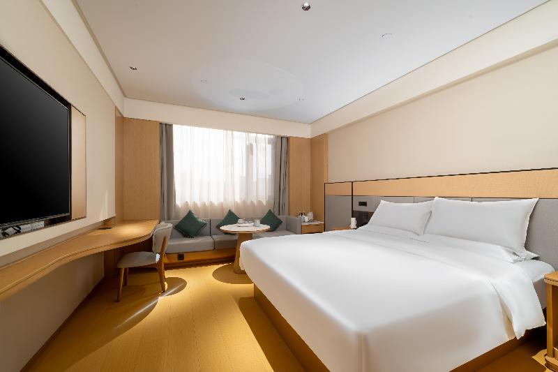 Ji Hotel Lingyuan Tianyi Square image