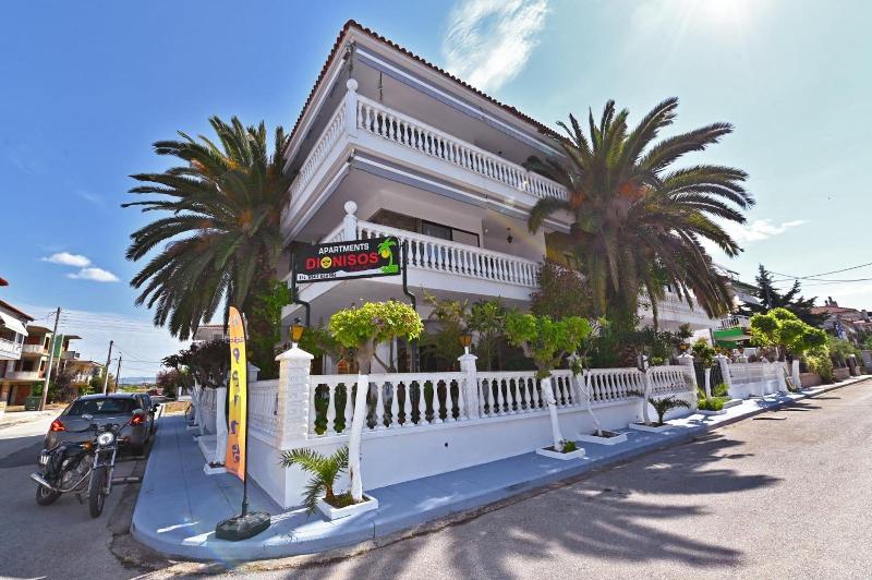 Dionisos Palms — general view