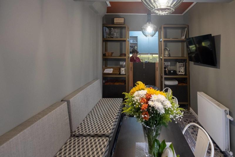 Athenian Yard Suites image