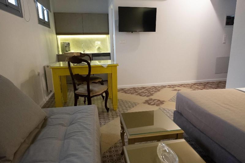 Athenian Yard Suites image