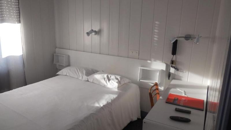 Logis Hotel Des Voyageurs image