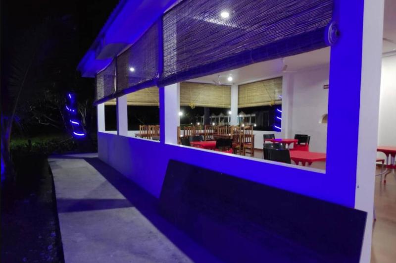 Hotel Exotica Squares