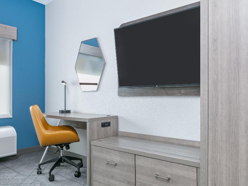 Holiday Inn Express & Suites Dallas Plano North image