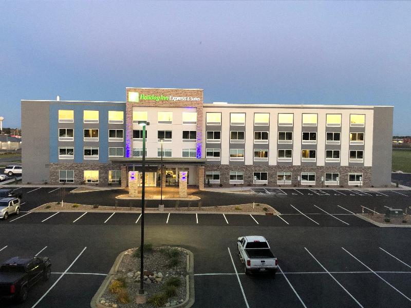 Holiday Inn Express And Suites Tomah image