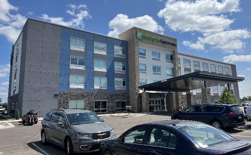 Holiday Inn Express And Suites Tomah image