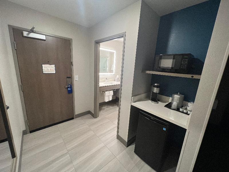 Holiday Inn Express And Suites Tomah image