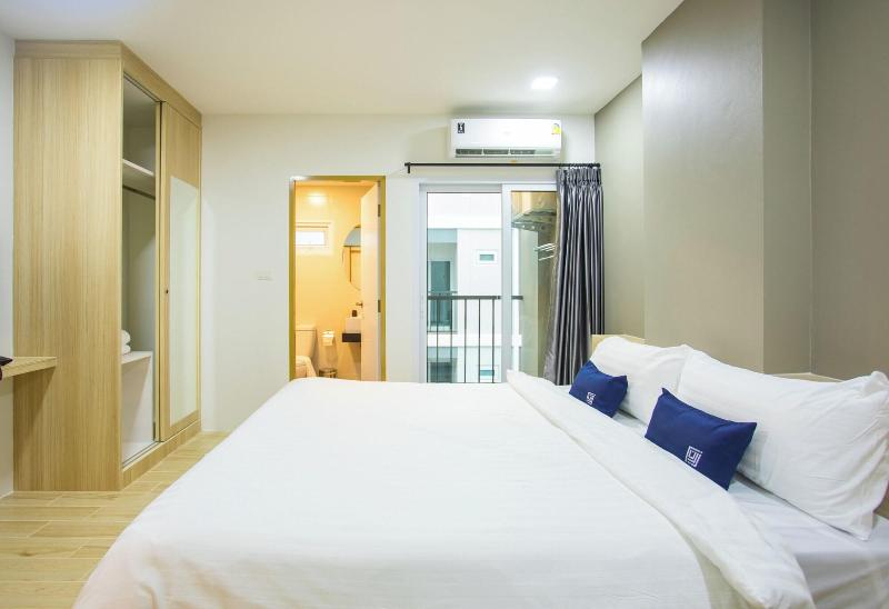 Zayn Express & Suites image