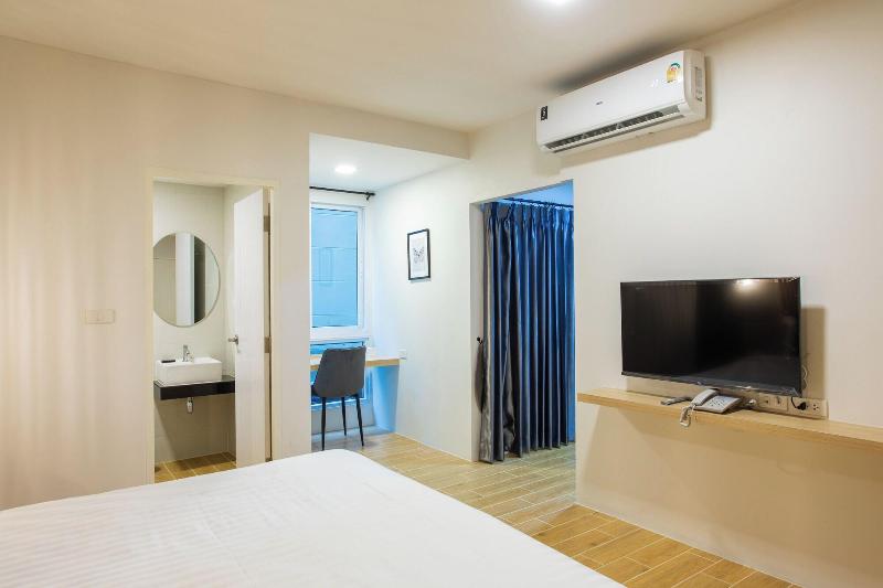 Zayn Express & Suites image