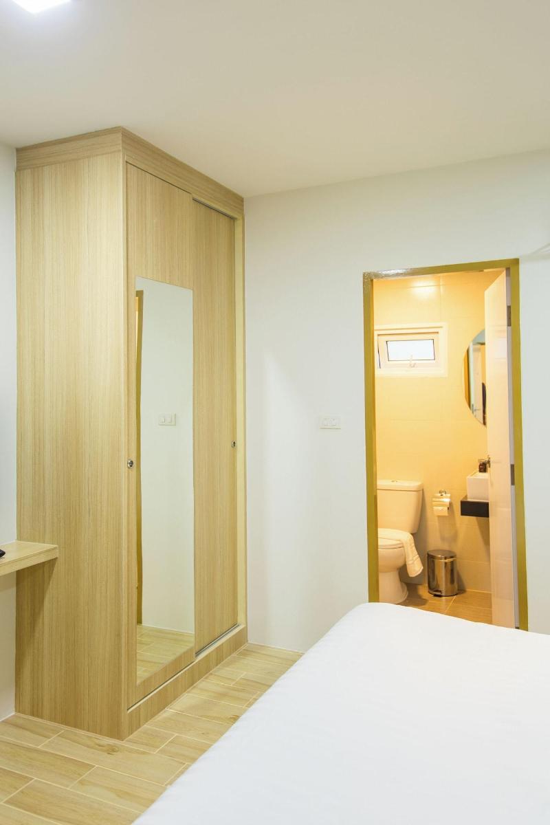 Zayn Express & Suites image