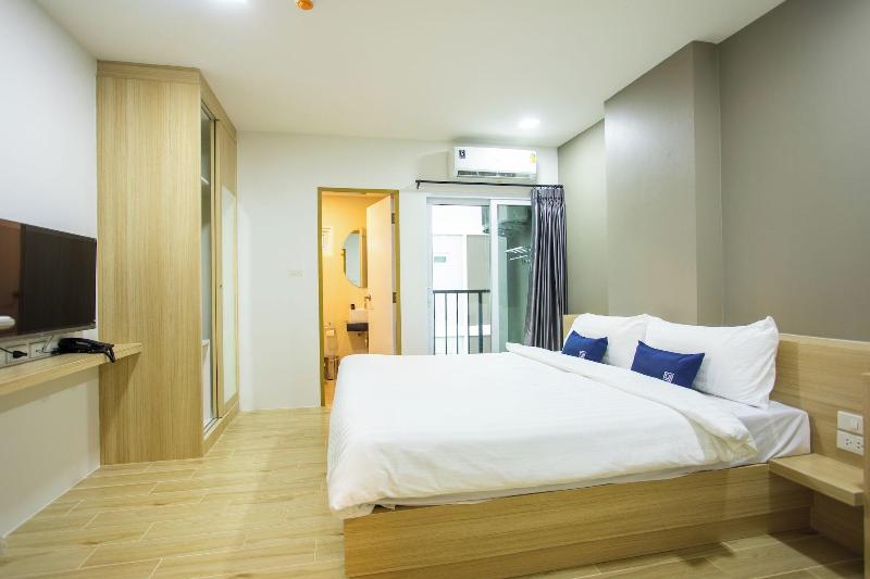 Zayn Express & Suites image