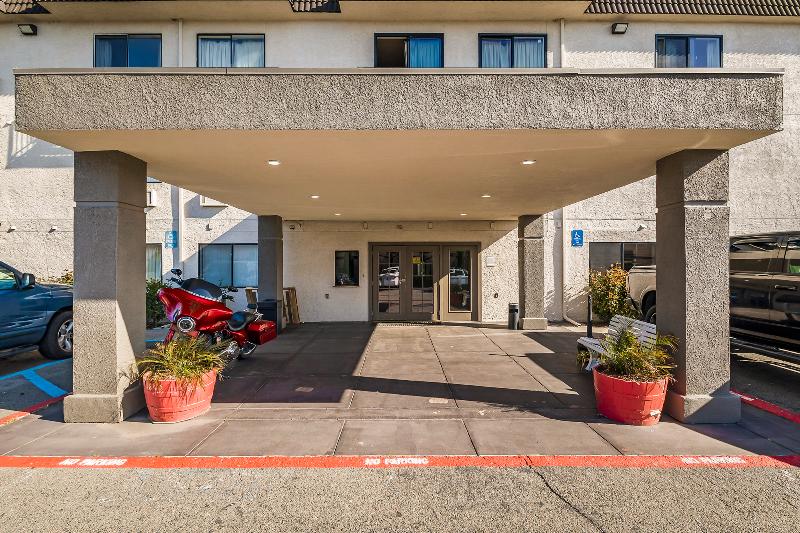 Sutter Inn 2