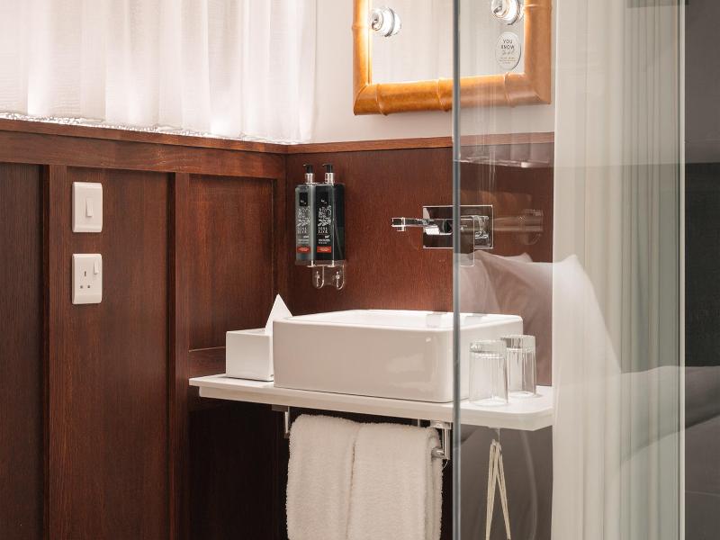 Ruby Stella Hotel London by IHG image