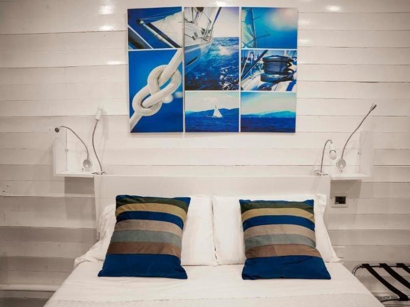 Yacht Club Angioino image