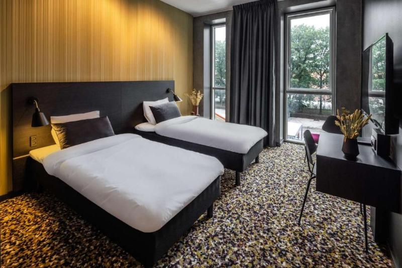 Peak 12 Hotel image