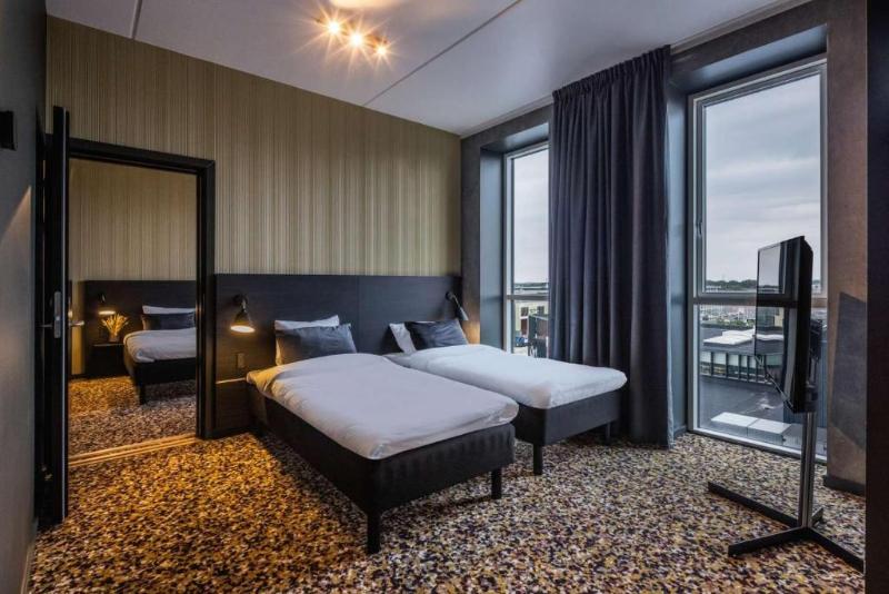 Peak 12 Hotel image