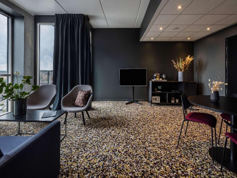Peak 12 Hotel image