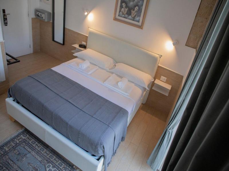Hotel H22 image