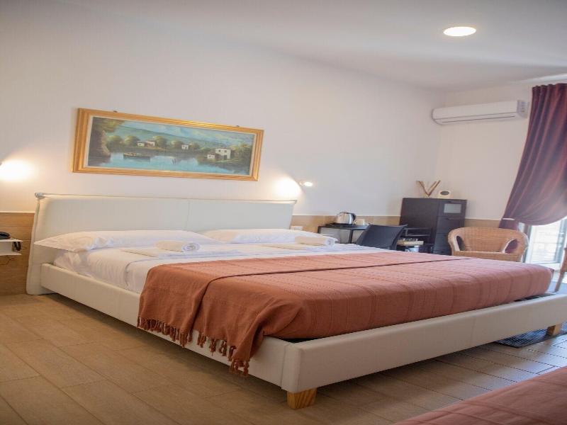 Hotel H22 image