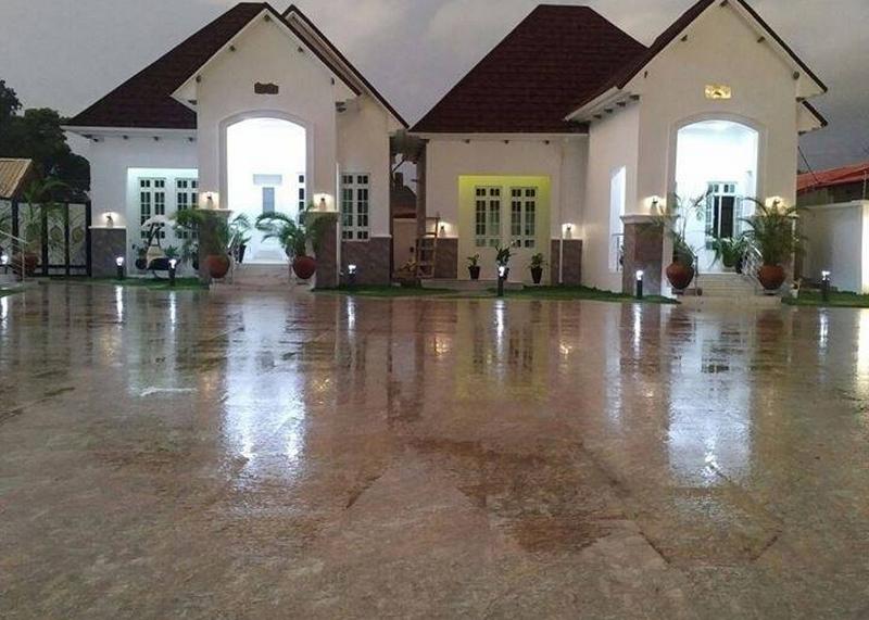 Castle De White House Hotel