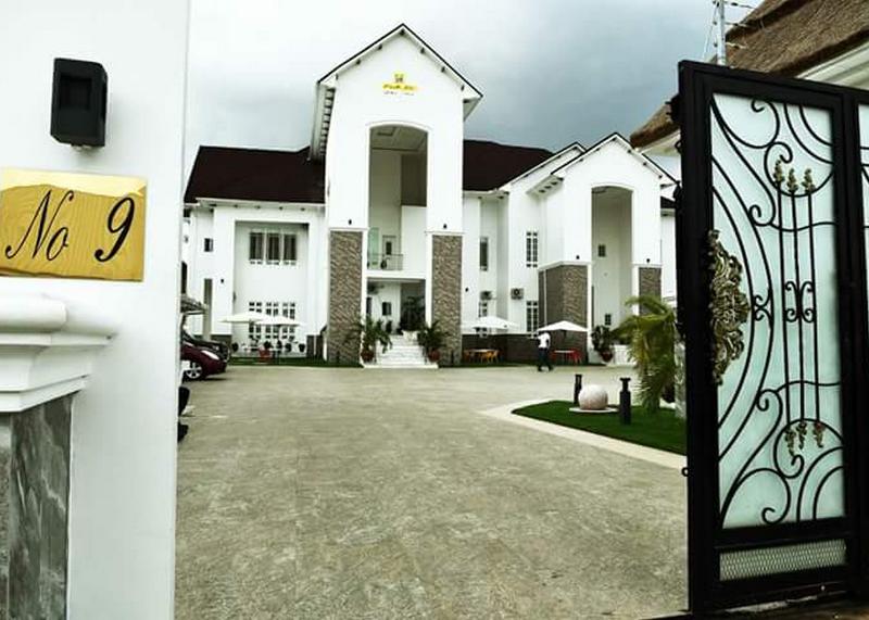 Castle De White House Hotel