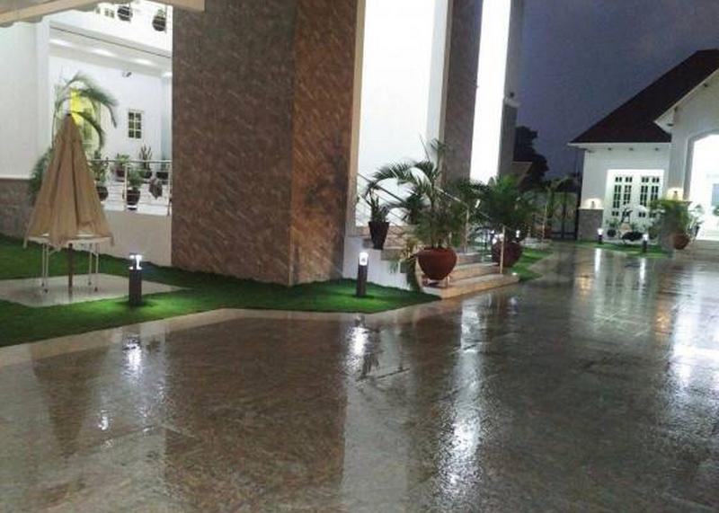 Castle De White House Hotel