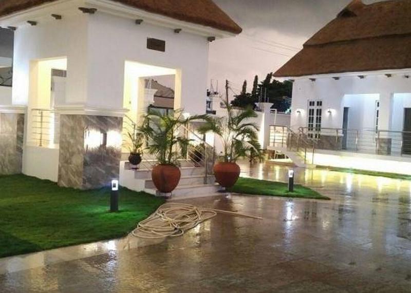 Castle De White House Hotel