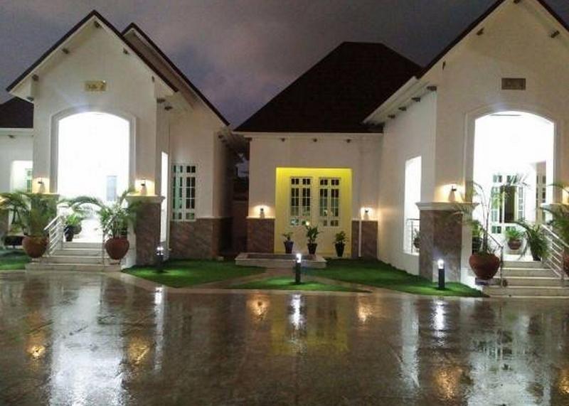 Castle De White House Hotel