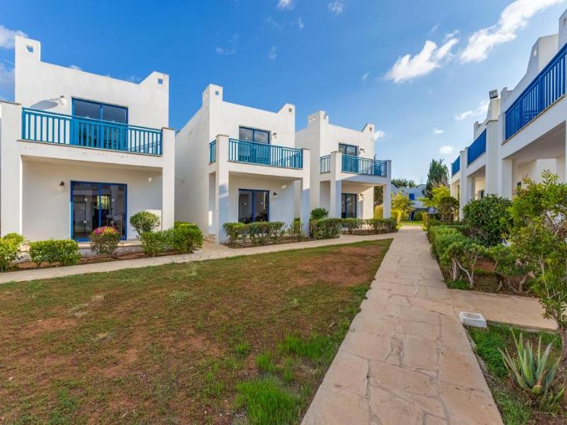 Marismare Apartments image
